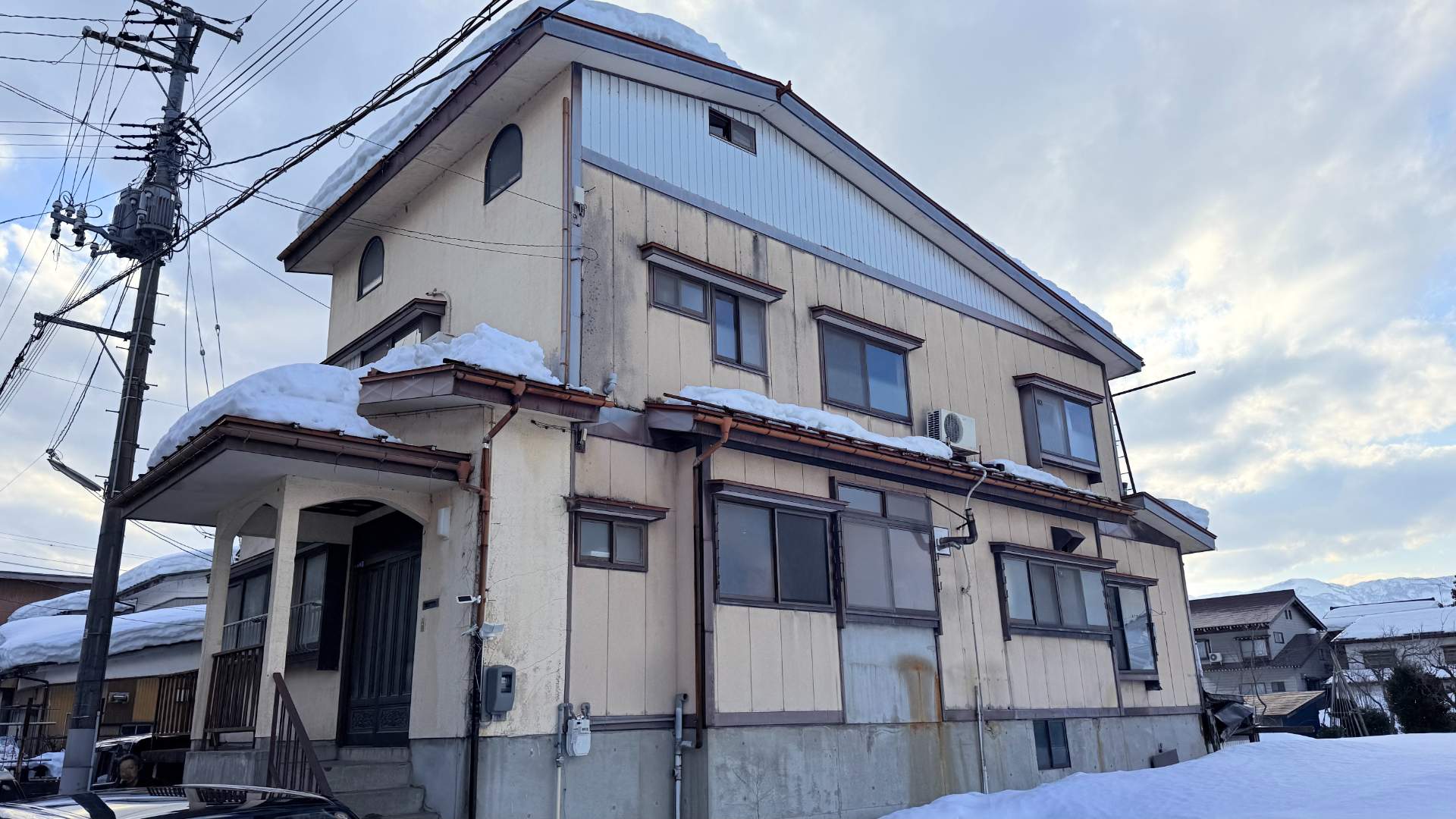 Arai house with land